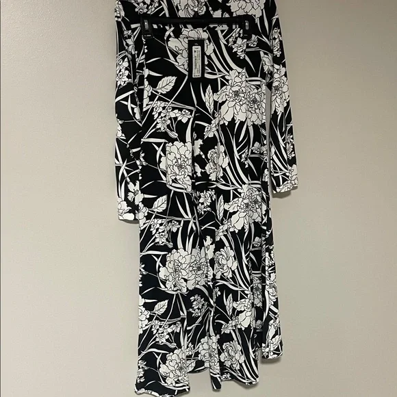 Bryan walker Floral Long Sleeve top and pants in Black and White SET - Picture 2 of 4
